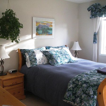 Avens Renaissance B&B Canmore Exterior photo